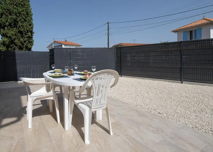 Les Vagues D'aquentis - Proche *