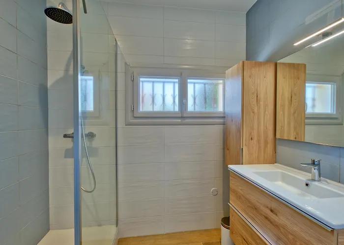 Les Vagues D'aquentis - Proche Apartment